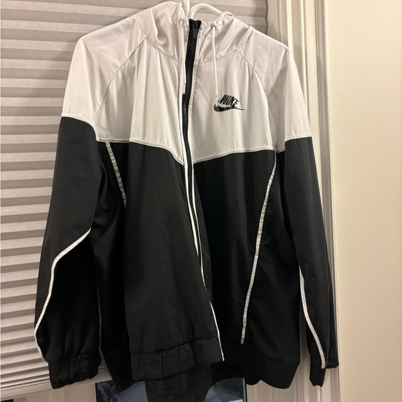Nike wind breaker - Picture 2 of 2